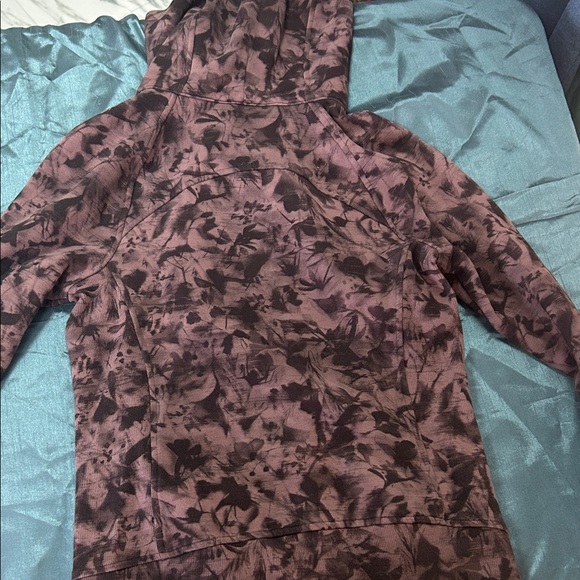 Lululemon Athletica Women's Ski Jacket in Maroon and Black - Picture 2 of 2